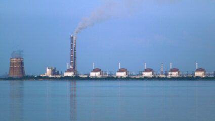 Zaporizhzhia Nuclear Plant : युरोपातील सर्वात मोठा अणुऊर्जा प्रकल्प तीन दिवसांपासून अंधारात; संपूर्ण जगासाठी धोक्याची घंटा