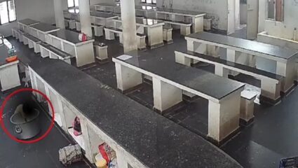 उकळत्या दुधाच्या भांड्यात पडली 17 महिन्यांची मुलगी, उपचारादरम्यान तिचा मृत्यू; हृदयद्रावक CCTV फुटेज व्हायरल