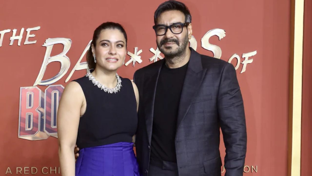 आर्यन खानला पाठिंबा देण्यासाठी काजोल आणि अजय देवगण यांनीही 'द बॅड्स ऑफ बॉलिवूड'च्या प्रीमियरला हजेरी लावली होती. अजय देवगण काळ्या सूट आणि बूटमध्ये दिसला होता, तर काजोल निळ्या स्कर्ट आणि काळ्या टॉपमध्ये दिसली.