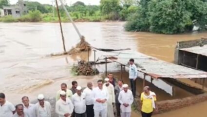 Beed : पंधरा गावातील सर्वच नद्यांनी धोक्याची पातळी ओलांडली,जनजीवन विस्कळीत