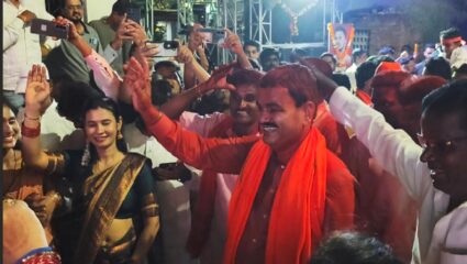 इंदापूरमध्ये गणेश विसर्जन मिरवणूक उत्साहात; कृषिमंत्री दत्तात्रेय भरणे यांनी गाण्यावर धरला ठेका