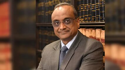 Maharashtra Advocate General Resign : राज्याचे महाधिवक्ता बिरेंद्र सराफ यांचा राजीनामा, मुख्यमंत्र्यांनी मंत्रिमंडळात दिली माहिती