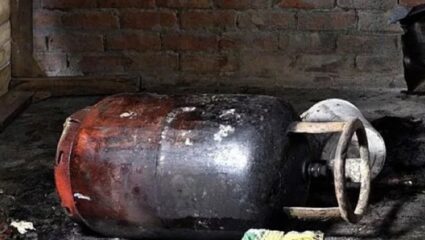 Gas Cylinder Blast : गॅस सिलिंडरच्या स्फोटाने महागाव हादरले; खिडक्यांच्या काचा फुटल्या अन्…
