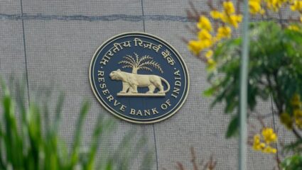 GST 2.0 नंतर RBI देणार दिवाळी भेट! एसबीआयच्या अहवालात रेपो दरात आणखी कपातीचा अंदाज