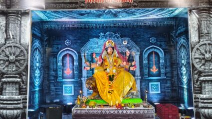 मुंबईतील ‘या’ नवरात्री मंडळाची बातच न्यारी! इथे लहानग्यांपासून ते जेष्ठांपर्यंत, फक्त महिलांचाच असतो सहभाग