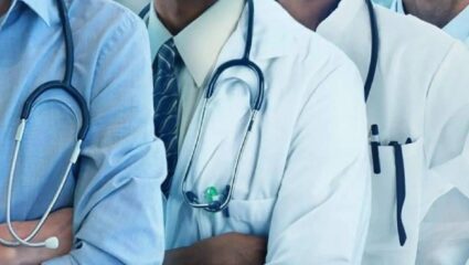 आरोग्य यंत्रणा कोलमडण्याची शक्यता! डॉक्टरांनी दिली संपाची हाक, काय आहे कारण?