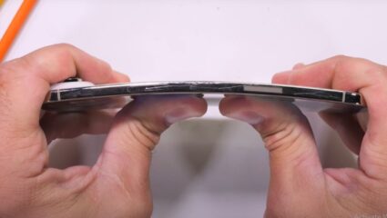 छोटा पॅकेट बडा धमाका! किती मजबूत आहे स्लिम iPhone Air, युट्यूबरने केली चाचणी! समोर आला धक्कादायक रिझल्ट