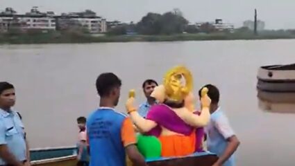 Kalyan : ढोल-ताशांच्या गजरात कल्याणमध्ये गणेश विसर्जनाला सुरूवात