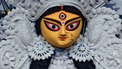 Sharadiya Navratri 2025 : रंग राखाडी; बुद्धीमत्ता आणि साहस देवी कात्यायनीचं महात्म्य