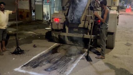 Dombivli Potholes: डोंबिवलीतील नागरिकांच्या पाठपुराव्याला यश; मोठागाव-रेतीबंदर रोडची दुरुस्ती सुरू
