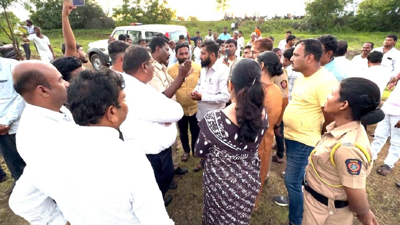 There Has Been A Dispute Between The Revenue Administration And The Villagers In Kurduwadi
