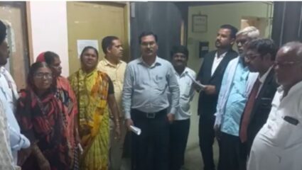 Latur : साठवण तलावासाठी शेतजमिनींचा वापर; जमिनीचा मोबदला न मिळाल्याची शेतकऱ्यांनी व्यक्त केली खंत