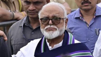हैदराबाद गॅझेटवरून राजकारण तापणार; गॅझेटमधील नोंदी वाचून दाखवत भुजबळांचा जरांगेंना सवाल 