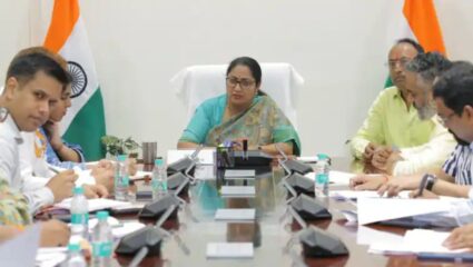 CM Relatives Official Meetings: नातेवाईक मुख्यमंत्र्यांच्या बैठकीला उपस्थित राहू शकतात का, काय आहेत  नियम?