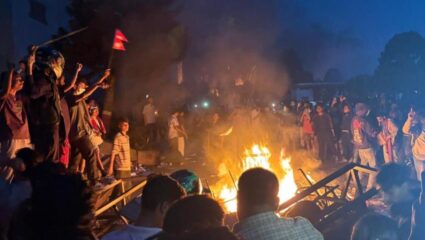 Nepal Crises:’ जमाव माझ्या मागे लागला..’.; भारतीय महिलेने सांगितले नेपाळमधले भयावह वास्तव, पाहा Video