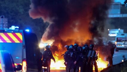 France Protest News: नेपाळनंतर आता ‘फ्रान्स’मध्येही हिंसाचाराचा भडका;  नेमकं काय आहे कारण?