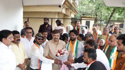 Thane News : महायुतीला मोठा धक्का; सरचिटणीससह शेकडो भाजप कार्यकर्त्यांचा महविकास आघाडीत पक्षात प्रवेश