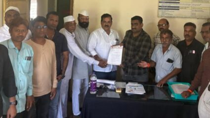 Ratnagiri News : प्रीपेड स्मार्ट मीटरवर नागरिकांचा संताप; ठाकरे गटाची महावितरणावर धडक