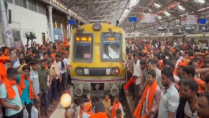 Mumbai Local News : आंदोलकांनी लोकल ट्रेन अडवली, मोटरमनच्या केबिनमध्ये घुसले अन्…. मराठा आंदोलनाचा मुंबईकरांना फटका