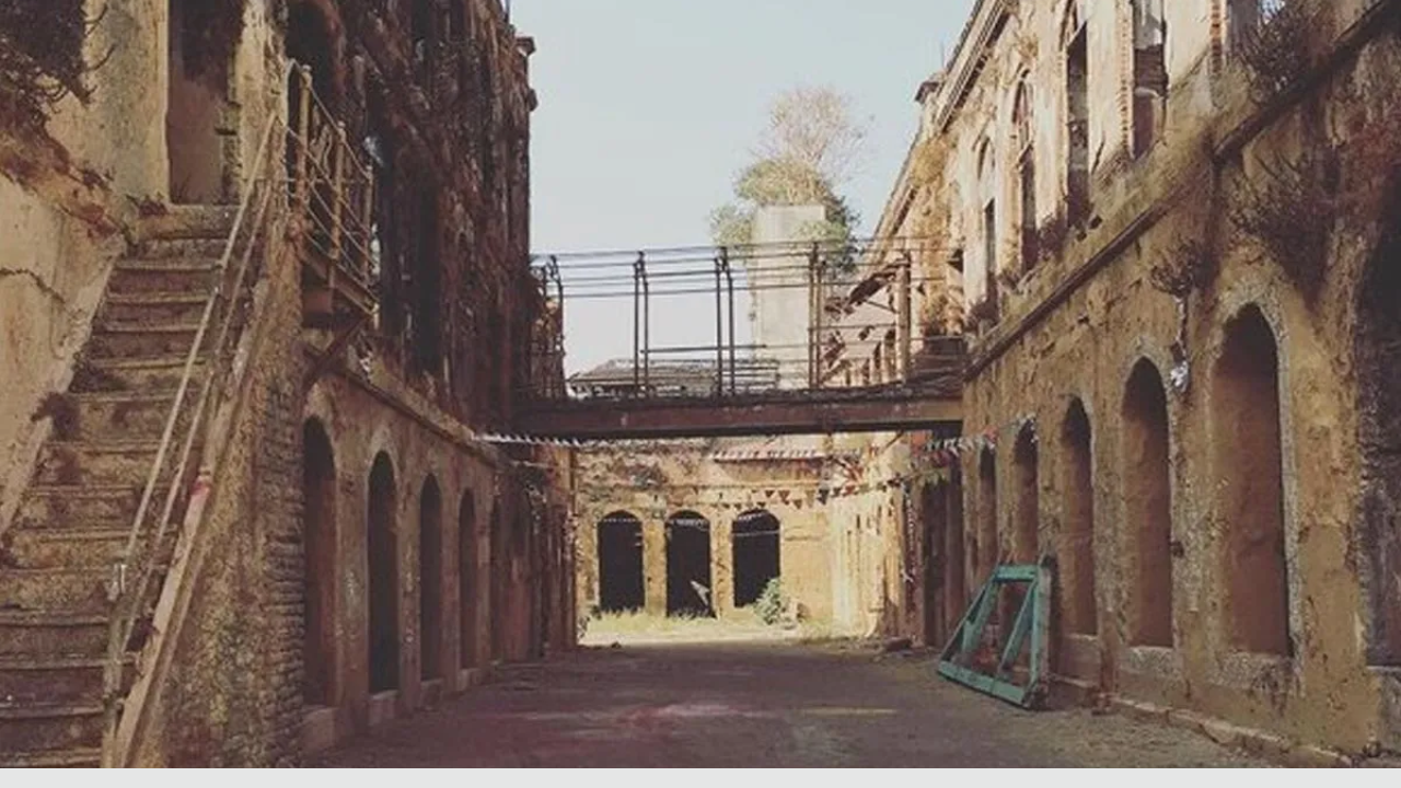 त्या जागेने १९९० च्या दशकात आणि त्यानंतर बॉलिवूड चित्रपटांसाठी एक लोकप्रिय शूटिंग स्थळ म्हणून प्रसिद्धी मिळवली. 