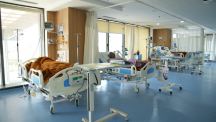 डॉक्टरकडून डॉक्टरची फसवणूक! दाखवले आमिष… पोलिसांकडून आरोपींचा शोध सुरु