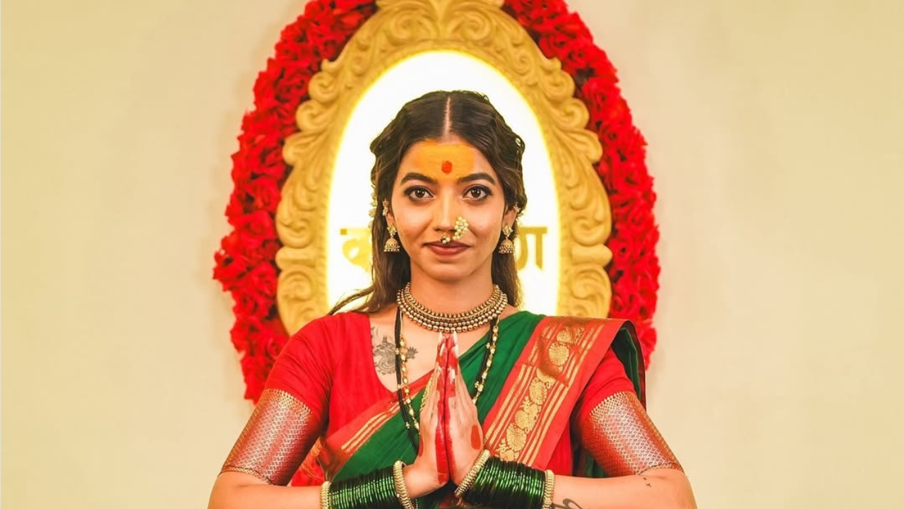 ही पोस्ट अभिनेत्री मिताली मयेकर @mitalimayekar या सोशल मीडिया हॅन्डलशी कोलॅब आहे. दोघेही एका देवीच्या गोंधळात झळकणार आहेत. 