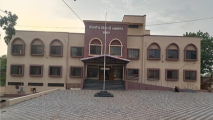 गैरहजेरी लपवून हजेरीपटावर खोट्या सह्या! न्यायालयाने शिक्षकावर ठोठावला दंड