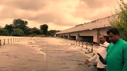 Nashik Flood : गोदावरीला महापूर अनेक दुकाने गेली पाण्याखाली, मोठे नुकसान