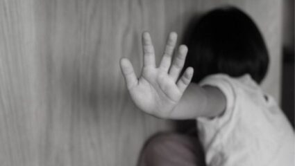 Odisha Crime : डोळे-कान काढले अन्…, नाल्यात सापडला १० वर्षांच्या मुलीचा नग्न अवस्थेत मृतदेह, बलात्कार की हत्या? नेमकं काय घडलं?