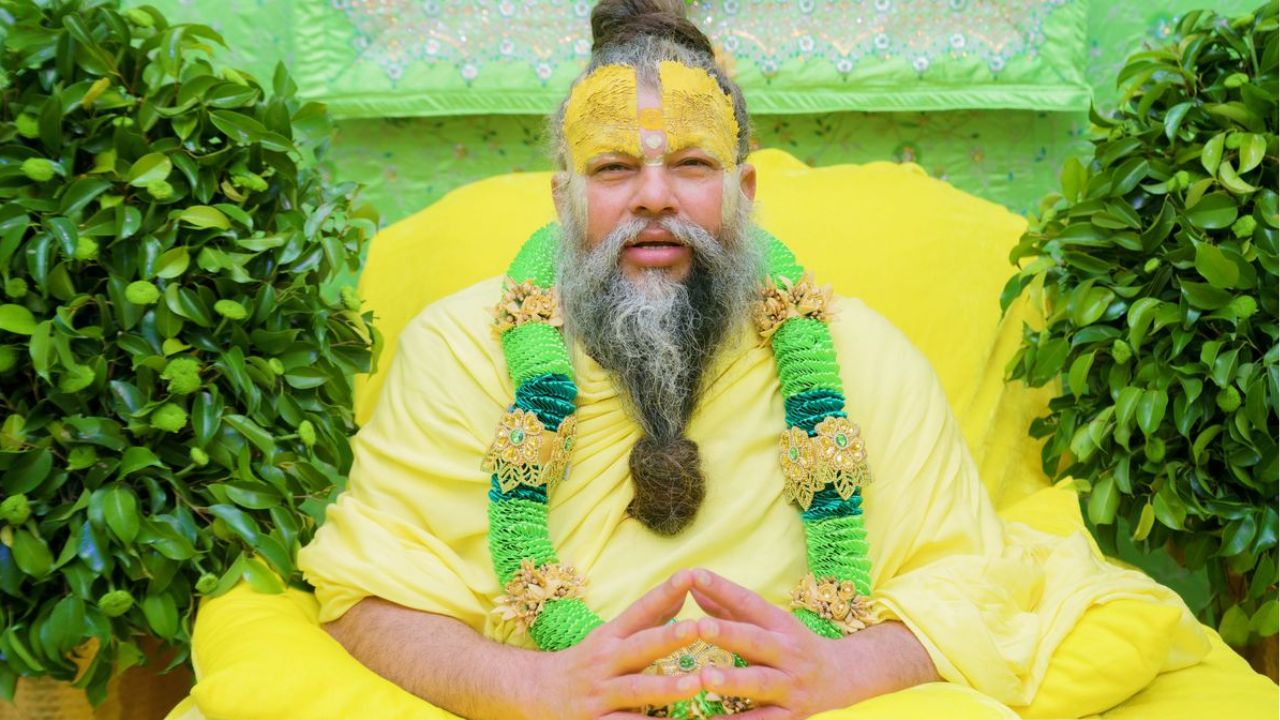 व्यक्ताच्या प्रश्नाचे उत्तर देताना प्रमानंद महाराज म्हणाले की, वाढदिवसाच्या दिवशी संतांची किंवा गायींची सेवा करावी. शक्य असल्यास या दिवशी भजन करावे
