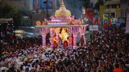 Ganesh Visarjan 2025 : गणरायाच्या निरोपासाठी शानदार तयारी; विसर्जनासाठी मानाच्या गणपतीसह इतर मंडळेही सज्ज