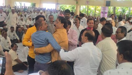 राजगुरुनगर बँकेच्या वार्षिक सभेला गालबोट, दोन सभासदांत हाणामारी; नेमकं काय घडलं?