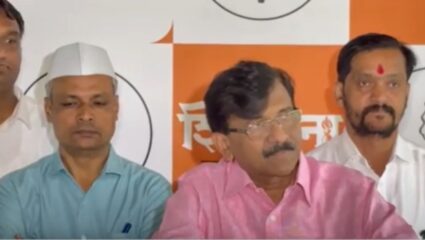 Mumbai News : ‘कामचुकार मंत्रिमंडळ’ राऊतांकडून सरकारवर जोरदार टीका