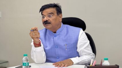 विजय शिवतारे यांच्या उपस्थितीत सिंचन भवन येथे बेठक संपन्न; अधिकाऱ्यांना दिल्या महत्वाच्या सूचना
