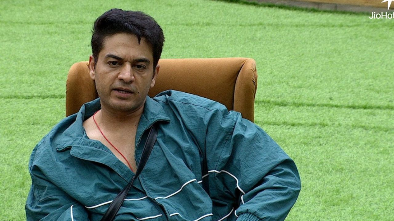 टेलिव्हिजन वरचा स्टार अभिनेता गौरव खन्नाने आतापर्यंत बिग बॉसच्या घरामध्ये चांगले मुद्दे मांडले आहेत अनुपमा सिरीयल मध्ये त्याला सर्वाधिक प्रसिद्धी मिळाली त्याचबरोबर त्याला बिग बॉसच्या घरामध्ये देखील प्रेक्षक पसंत करत आहेत. फोटो सौजन्य - JioHotstar Reality