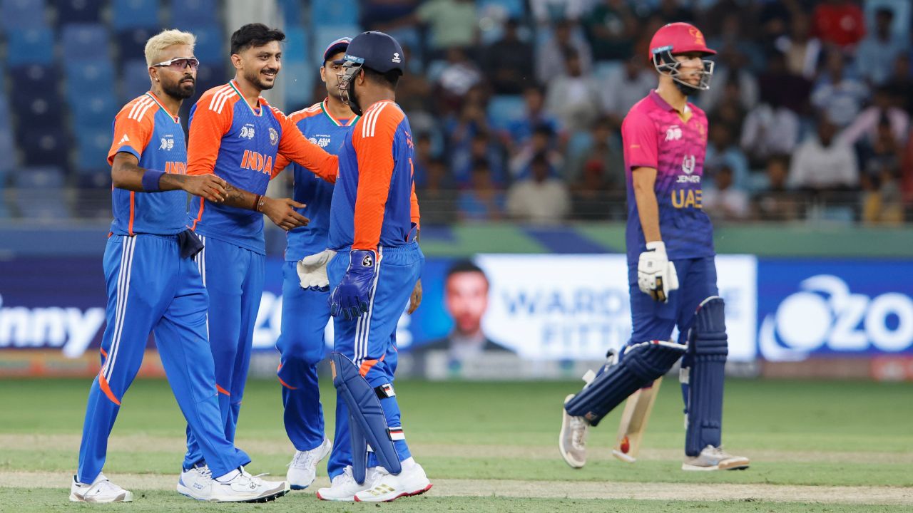 चायनामन कुलदीप यादवने शानदार खेळ केला आणि २.१ षटकात फक्त ७ धावा देत ४ बळी घेतले. त्याला शिवम दुबेने चांगली साथ दिली, ज्याने ४ धावा देऊन तीन बळी घेतले आणि यूएई संघ विखुरला. फोटो सौजन्य - बीसीसीआय