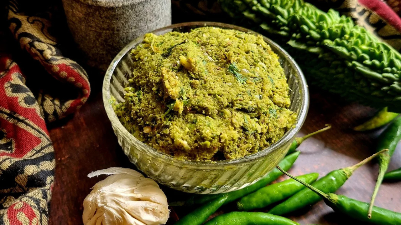 ही स्वादिष्ट डिश बनवण्यासाठी हिरव्या मिरच्या, लसूण, शेंगदाणे, मीठ आणि थोडे तेल एवढेच लागते. आजकाल लोक ते बनवण्यासाठी मिक्सर वापरतात, परंतु त्याची खरी चव पाटा वरवंट्यावर वाटून मिळते