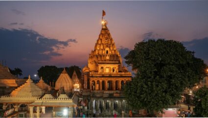 ‘या’ धार्मिक कारणामुळे बदलल्या उज्जैन मंदिरांच्या दर्शनाच्या वेळा; जाणून घ्या कोणती मंदिरे कधी बंद राहतील