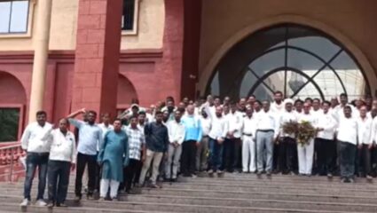 Wardha News : जिल्हाधिकारी कार्यालयावर शेतकरी धडकले