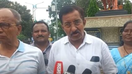 Wardha : शिवसेना उबाठा गटाच्या महिला आघाडीच्या वतीने पुकारले आंदोलन