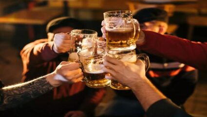 ​Beer Cheap in India : बियर पिणाऱ्यांसाठी आनंदाची बातमी! आता 200 रुपयांची बाटली मिळणार फक्त इतक्या रुपयांत…