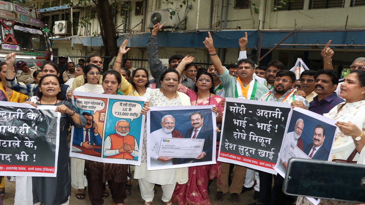 “अदानीला 33 हजार कोटी देता, तर आम्हाला 33 हजारांचे कर्ज तरी द्या…”, राष्ट्रवादीची एलआयसीवर धडक "अदानीला 33 हजार कोटी देता, तर आम्हाला 33 हजारांचे कर्ज तरी द्या...", राष्ट्रवादीची एलआयसीवर धडक