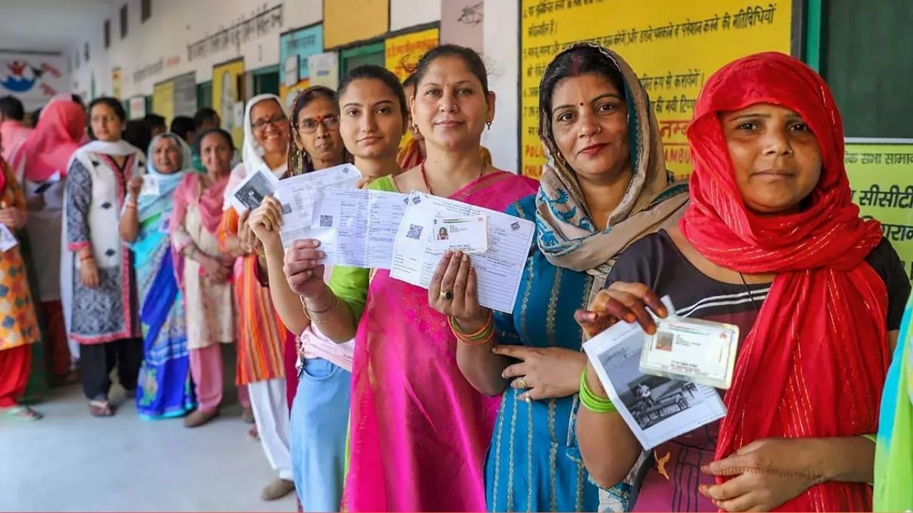 Bihar Elections 2025: बिहारमध्ये महिलांना महत्त्व किती? मतांसाठी आकर्षित योजना मात्र प्रतिनिधित्वासाठी उमेदवारी नगण्य Bihar plans to attract women voters, fewer female candidates for representation bihar elections 2025