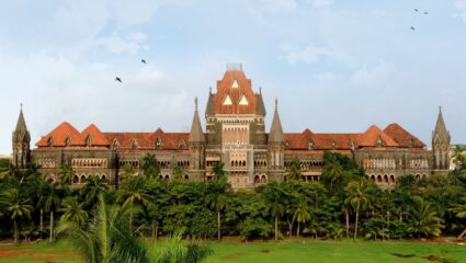 Bombay High Court : मुंबई उच्च न्यायालयाने महाराष्ट्राचे दोन न्यायाधीशांना केलं बडतर्फ, नेमकं प्रकरण काय?