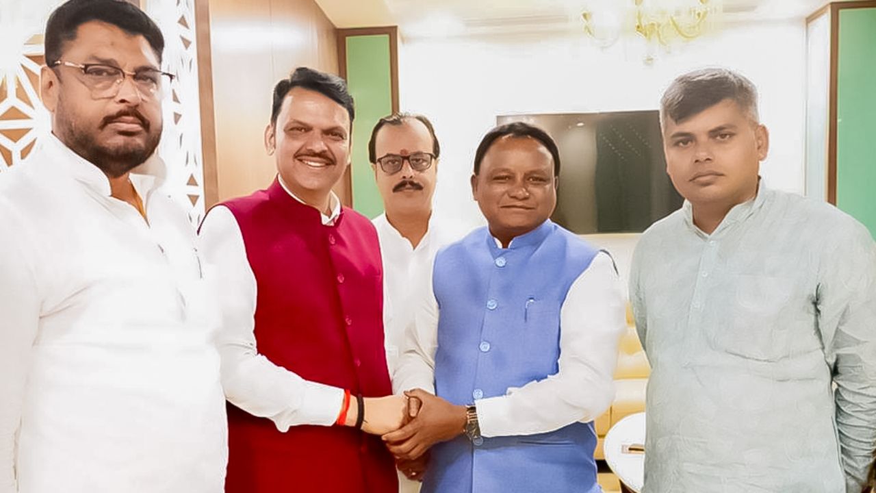 त्याचबरोबर मुख्यमंत्री देवेंद्र फडणवीस यांच्या बिहार दौऱ्यावेळी त्यांची भेट पटना ओडिशाचे मुख्यमंत्री मा. मोहन चरण यांची भेट झाली.विमानतळावर दोन्ही नेत्यांटी ही भेट झाली. 