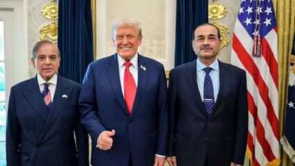 पुन्हा शाहबाज आणि मुनीरच्या प्रेमात ट्रम्प! ASEAN परिषदेदरम्यान ‘महान व्यक्ती’ म्हणत केले कौतुक