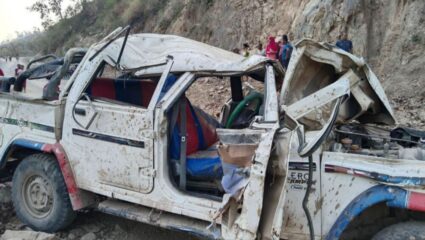 नेपाळमध्ये भीषण रस्ता अपघात! खोल दरीत कोसळली जीप कोसळल्याने ८ जणांचा दुर्दैवी मृत्यू