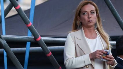 ‘सुंदर दिसता पण स्मोकिंग सोडावं लागेल…’ तुर्कीच्या पंतप्रधानांचा जॉर्जिया मेलोनी यांच्या वैयक्तिक स्वातंत्र्यावर घाला