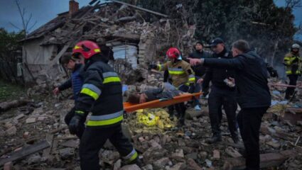 Russia Ukraine War : रशियाचा युक्रेनमध्ये बॅलेस्टिक अन् ड्रोन्सचा मारा सुरुच ; कीवच्या अनेक भागात हल्ल्यामुळे मृत्यूचे तांडव