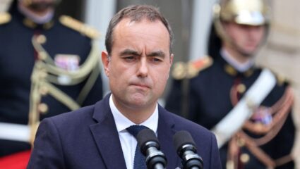 France Political Crisis : फ्रान्समध्ये राजकीय भूकंप! पंतप्रधान सेबॅस्टियन लेकोर्नू यांनी दिला राजीनामा; मॅक्रॉन चिंतेत